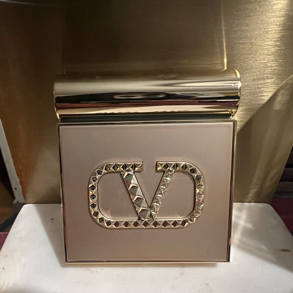 Valentino Eye2Cheek The Gold in #4 - Picture 4 of 7